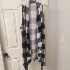 Black and White Checkered Sleeveless Cardigan